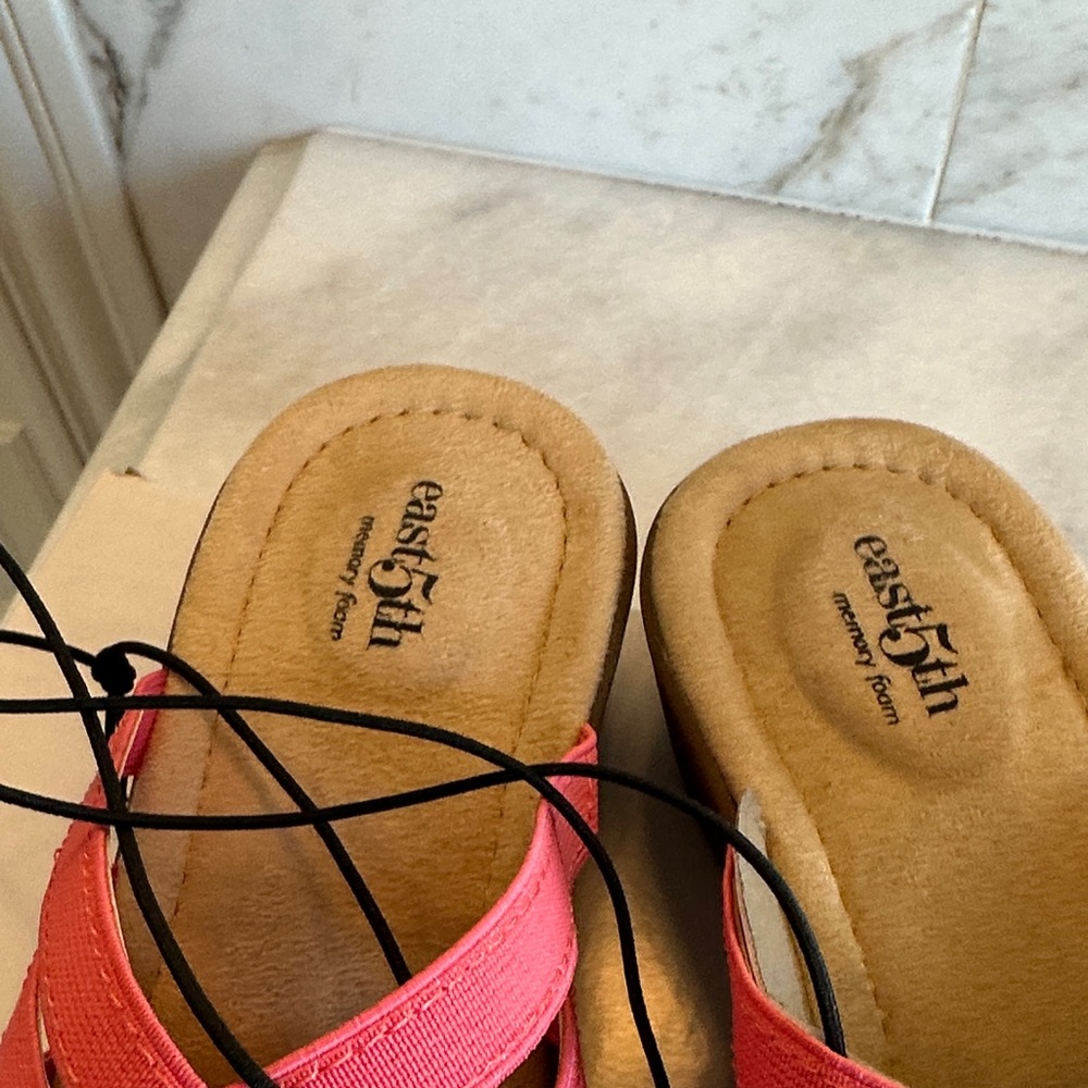East 5th Women's Pink Crisscross Sandals - Picture 5 of 7